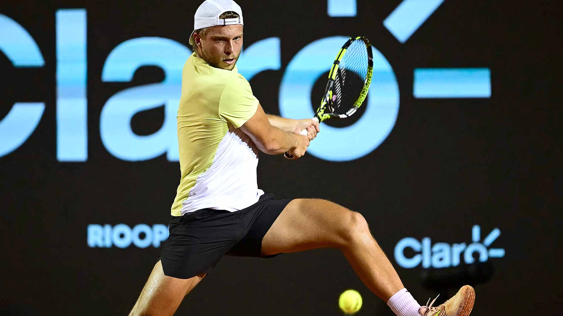 Alexander Muller claims his first win since earning his first ATP Tour title in Hong Kong in the opening week of the season.